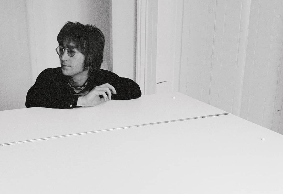 John Lennon. Foto: Reprodução/Instagram (@johnlennonofficial)