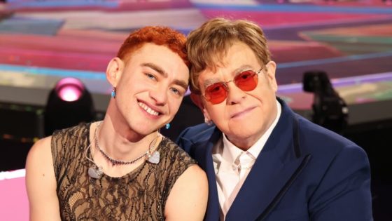 Elton John e Olly Alexander. Foto: Reprodução / Instagram (@eltonjohn)