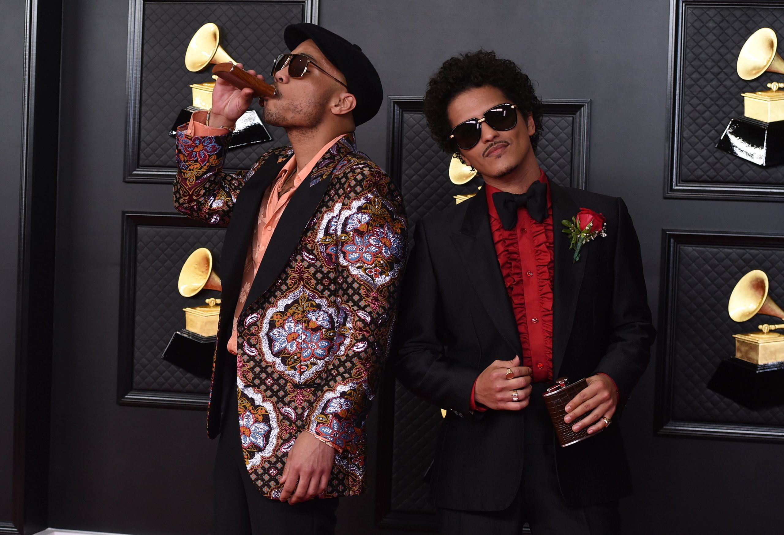 Anderson .Paak e Bruno Mars. Foto: Divulgação / E! Entertainment / Jordan Strauss / AP / Shutterstock