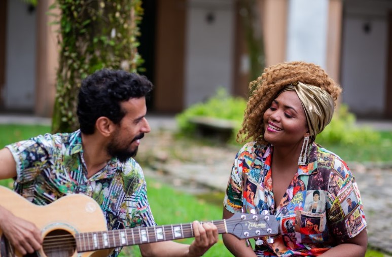 Os cantores Felipe Cordeiro e Gaby Amarantos em “Ventos Que Sopram — Pará” (crédito: Divulgação/Curta!)