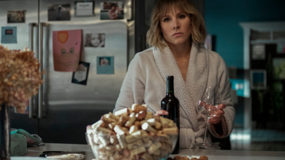 The Woman in the House Across the Street From the Girl in the Window. Kristen Bell as Anna in episode 101 of The Woman in the House Across the Street From the Girl in the Window. Cr. Colleen E. Hayes/Netflix © 2021